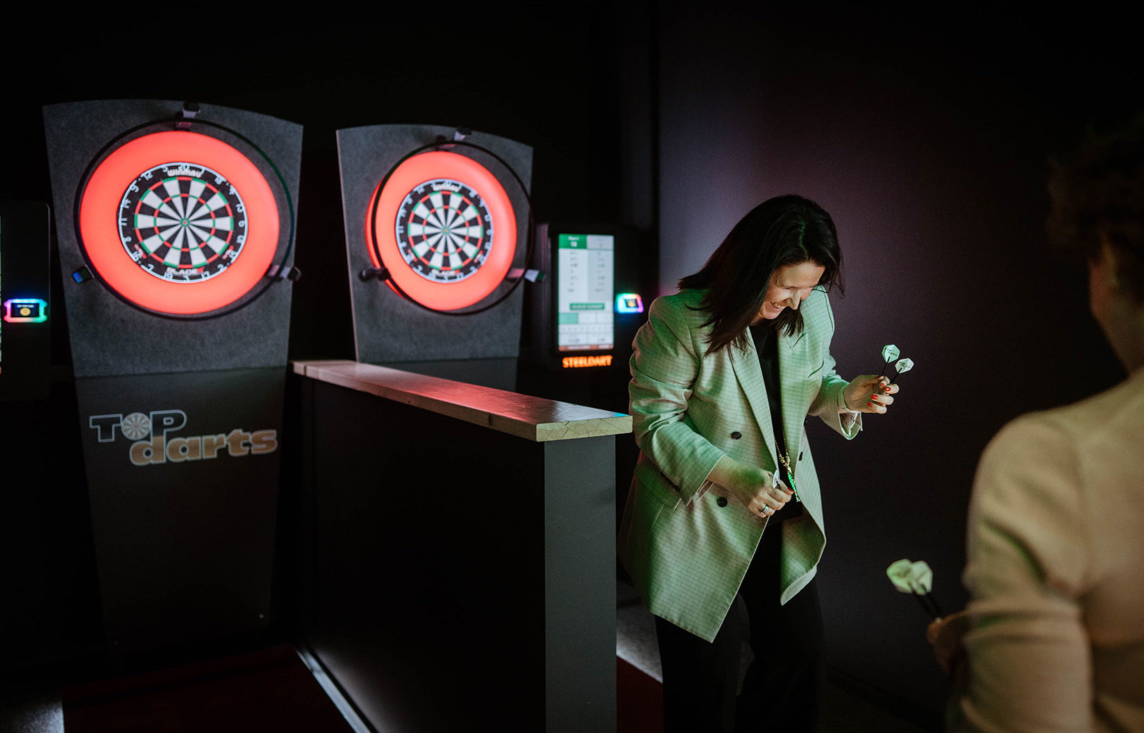 teambuildinf-flechettes-aspect-ratio-1648-1056